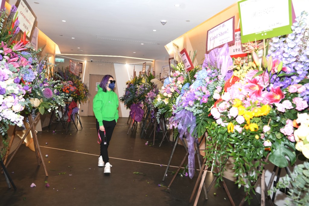 後台勁多花牌。